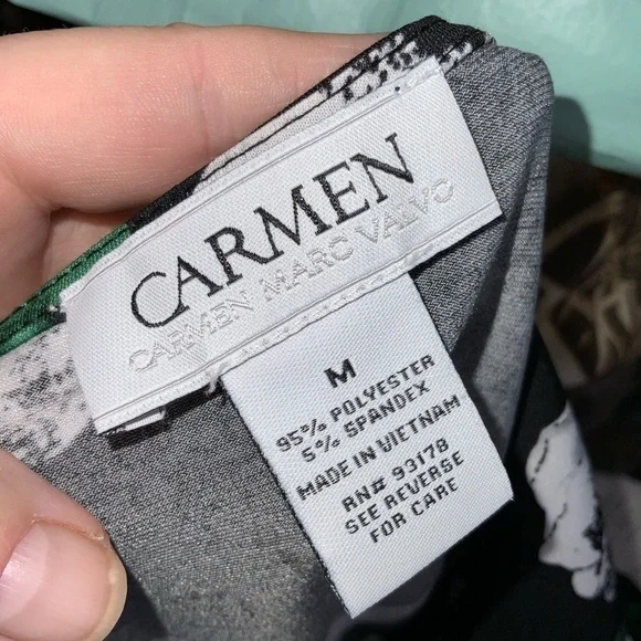 Carmen Marc Valvo Black Green White Floral 1/2 Sleeve Stretchy Blouse M - Picture 10 of 10